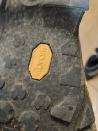 Botas de montaña Chiruca grises