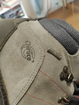 Botas de montaña Chiruca grises