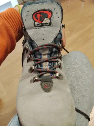 Botas de montaña Chiruca grises