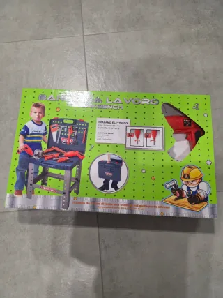 Banco da lavoro giocattolo con trapano