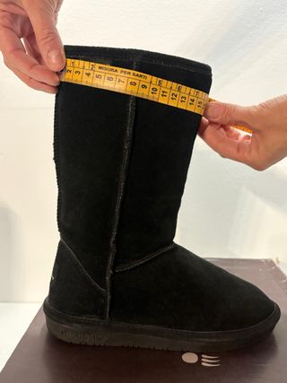 Stivali bassi Bearpaw neri tipo Hugg