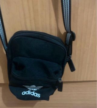 Lote 2 bandoleras una Adidasy otra marca fashion