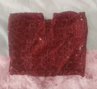 Top de lentejuelas granate