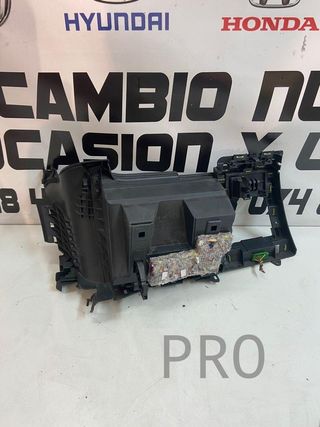 Guantera lado izquier peugeot 3008 ref: 9685168577