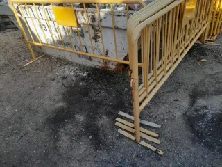 Vallas de obra amarillas peatonales