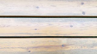 Mesa y banco madera y metal