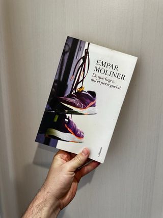 Libro Empar Moliner De què fuges qui et persegueix
