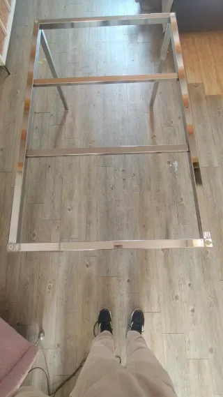 Mesa de cristal y metal