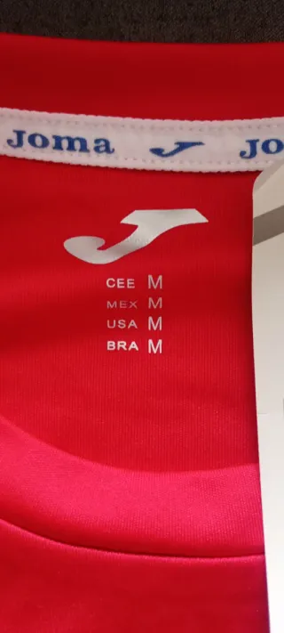 Camiseta deportiva Uiversidad San Jorge marca Joma