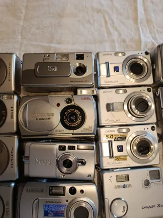 Grande lotto di 53 fotocamere da revisionare