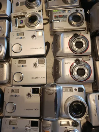 Grande lotto di 53 fotocamere da revisionare