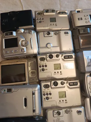 Grande lotto di 53 fotocamere da revisionare