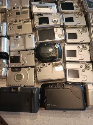 Grande lotto di 53 fotocamere da revisionare