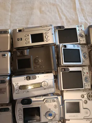 Grande lotto di 53 fotocamere da revisionare