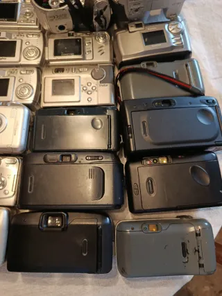 Grande lotto di 53 fotocamere da revisionare