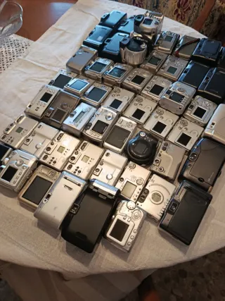 Grande lotto di 53 fotocamere da revisionare