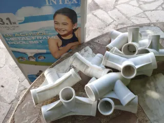 Sólo estructura Metal y piezas de PVC para unión.