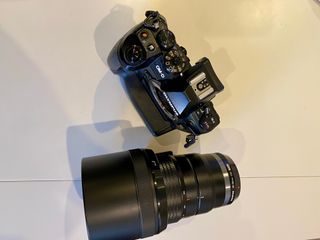 Olympus OM-D Cámara y Objetivo 40-150mm