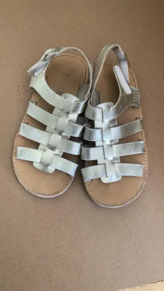 Sandalias niña plateadas y doradas