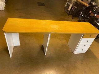 Escritorio madera y blanco