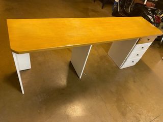 Escritorio madera y blanco