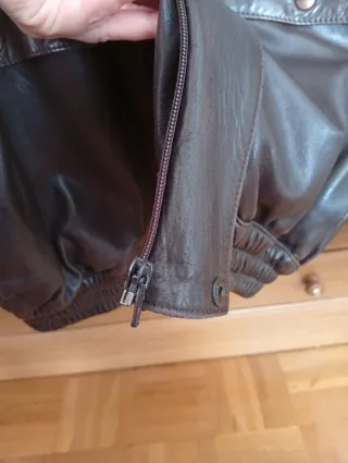 Cazadora de cuero marrón