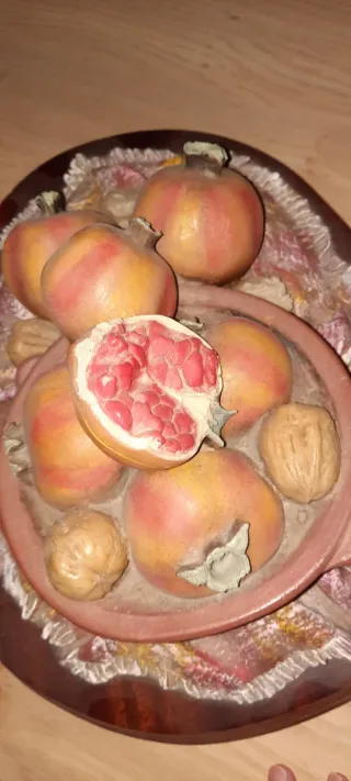 Decoración centro mesa con granadas y nueces