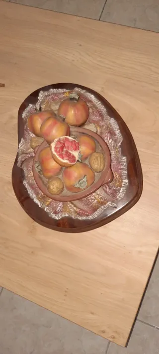 Decoración centro mesa con granadas y nueces