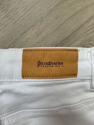 Pantalón blanco pitillo tiro alto