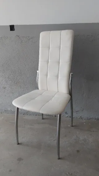 Mesa de comedor con 4 sillas