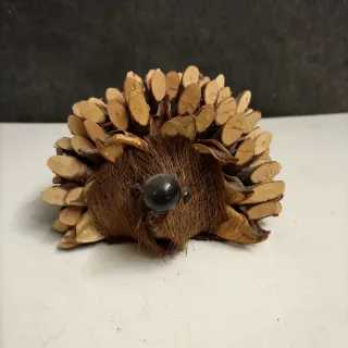 Porcospino decorativo fatto a mano in legno