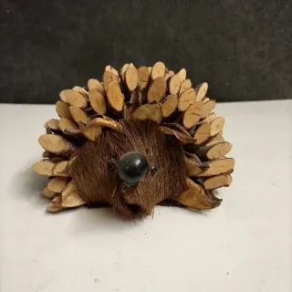 Porcospino decorativo fatto a mano in legno