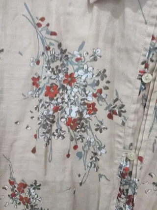 Blusa fina estampado floral beige