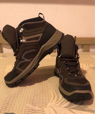 Botas de senderismo sin usar