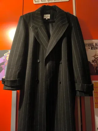 Abrigo largo NA-KD rayas plateadas