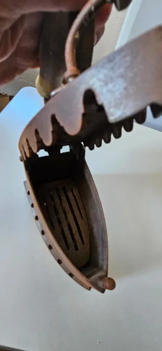 Plancha antigua de carbón