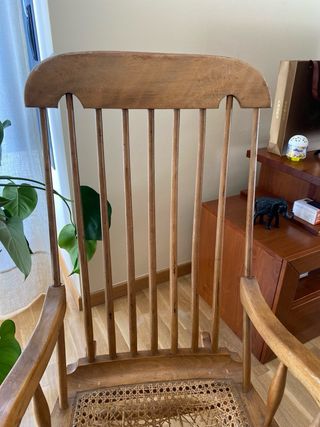 Silla mecedora antigua madera ratán