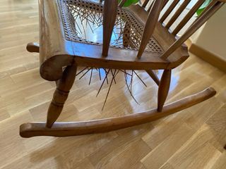 Silla mecedora antigua madera ratán