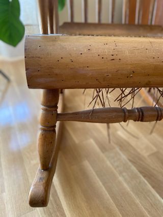 Silla mecedora antigua madera ratán