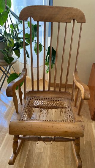 Silla mecedora antigua madera ratán