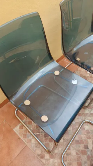 Silla acrílico azul y metal