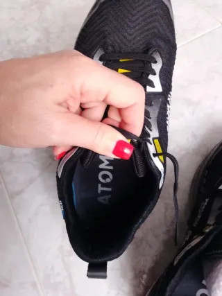 Zapatillas ATOM Negro y Amarillo talla 40 26cm.