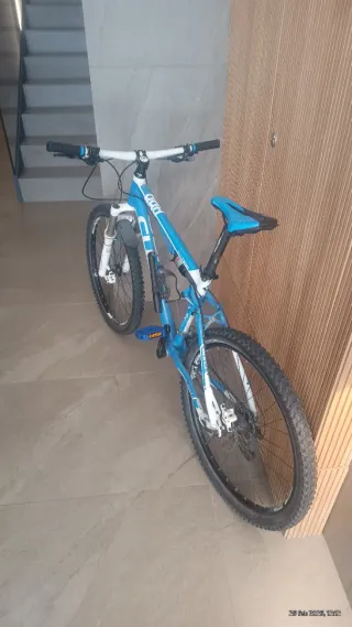 Bicicleta Cube AMS 100