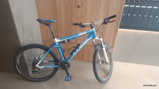 Bicicleta Cube AMS 100