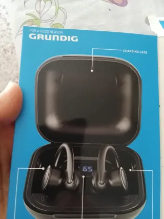Auriculares Grundig Negros y Blancos