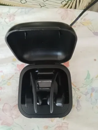 Auriculares Grundig Negros y Blancos