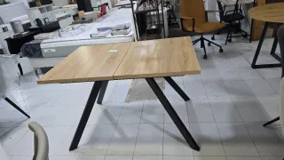 Mesa de comedor extensible moderna madera y metal