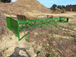 Empujador de cereal verde