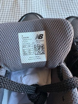 New Balance 2002R Negro/Gris