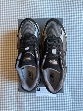 New Balance 2002R Negro/Gris
